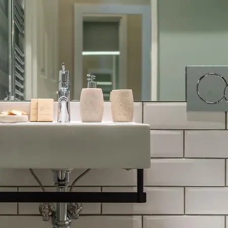 Cavour Five Senses Florenz